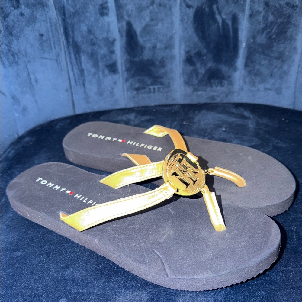 Tommy Hilfiger Navy Flip Flops with Gold Accents Size 8